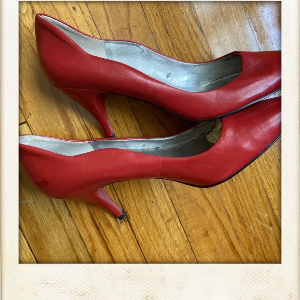 Red pumps